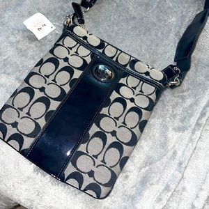 *NWT*  Coach Signature Swingback Crossbody Purse
